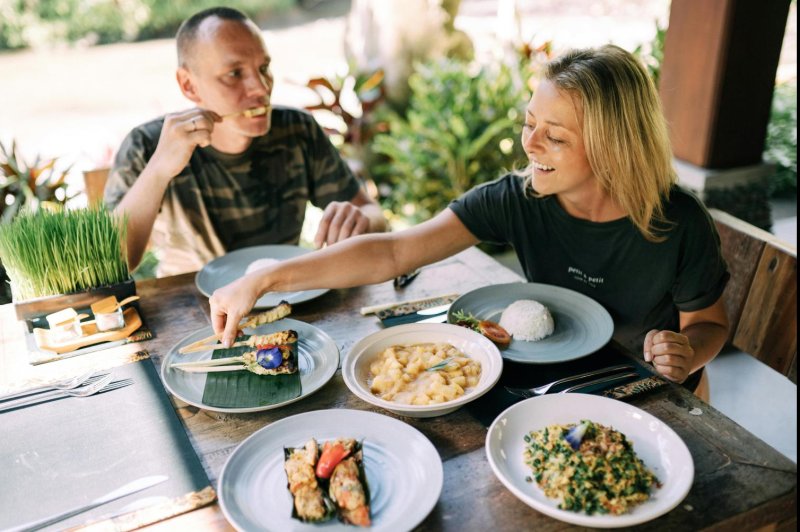 Researchers found that people who followed a healthy diet from their 40s were 43% to 84% more likely to be functioning well physically and mentally at age 70 compared to those who did not follow such a diet.  Photo by Yan Krukau/Pexels